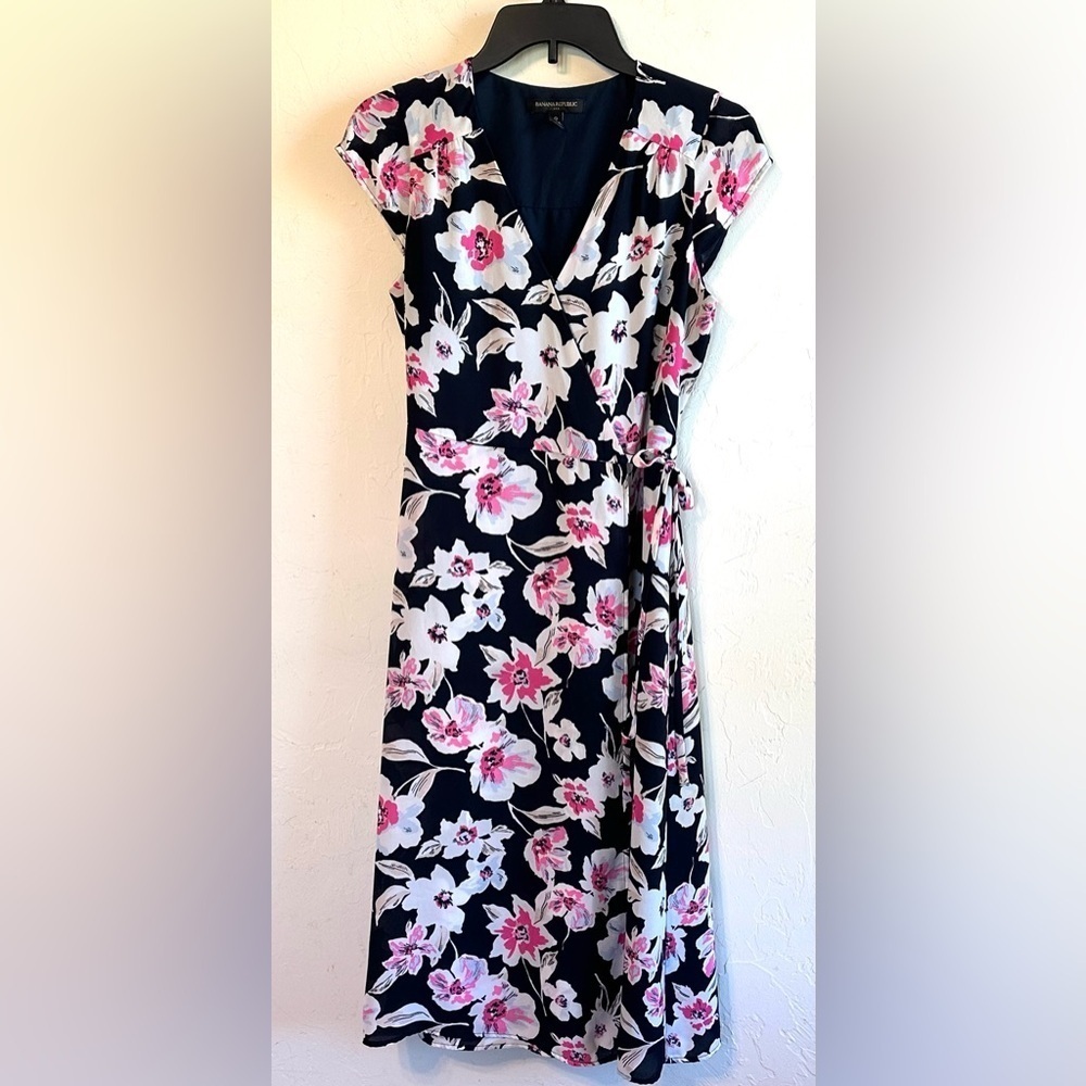 Banana Republic Navy/Pink Floral Flattering Feminine Wrap Dress Tie Belt Sz 0